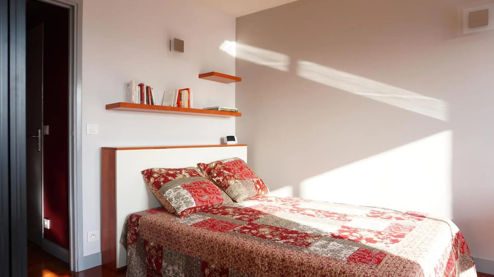 Апартаменты Rue Saint Saens - Paris 15 0*,  Франция